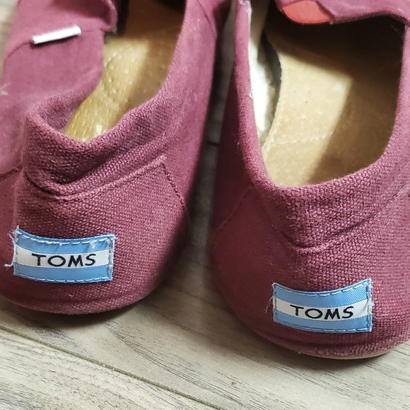 Toms - Picture 4 of 5